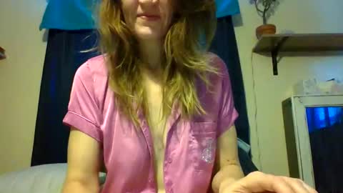 Snapshot of sub4you69brat chatting on February 2025 02:45:01 PM sub4you69brat online show from February 2025 02:45:01 PM