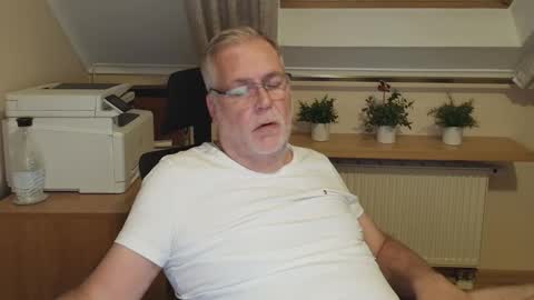 subbear1968 online show from May 2026 08:38:02 PM
