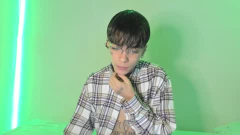 Snapshot of submissive_boyy_ chatting on December 2024 03:44:01 PM nico online show from December 2024 03:44:01 PM