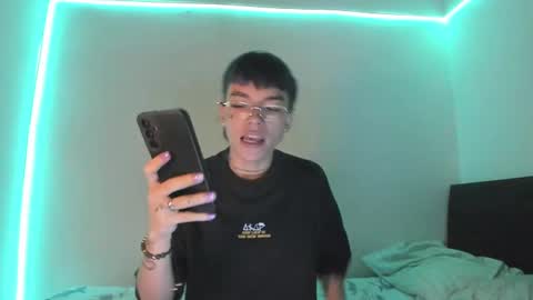 Snapshot of submissive_boyy_ chatting on December 2024 04:10:01 PM nico online show from December 2024 04:10:01 PM