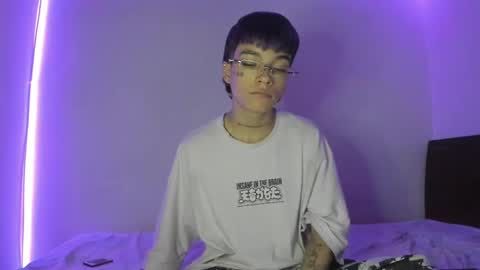 Snapshot of submissive_boyy_ chatting on January 2025 07:35:01 PM nico online show from January 2025 07:35:01 PM