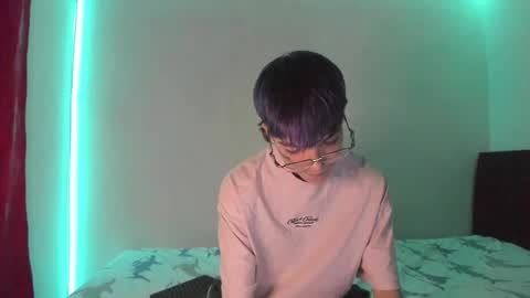 Snapshot of submissive_boyy_ chatting on January 2025 06:38:01 PM nico online show from January 2025 06:38:01 PM