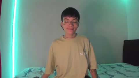 Snapshot of submissive_boyy_ chatting on January 2025 04:50:02 PM nico online show from January 2025 04:50:02 PM