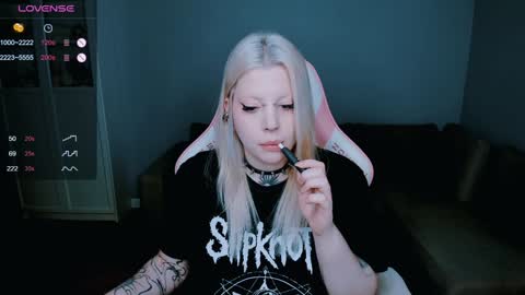 Snapshot of succubus_leslie chatting on December 2024 01:17:01 PM succubus_leslie online show from December 2024 01:17:01 PM