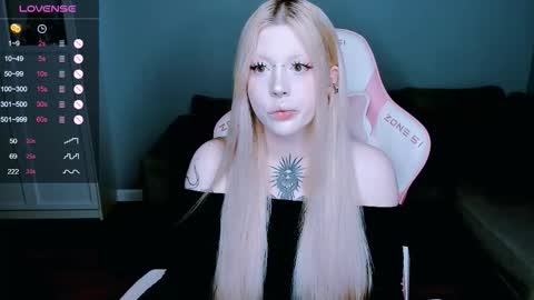 Snapshot of succubus_leslie chatting on September 2025 11:43:01 PM succubus_leslie online show from September 2025 11:43:01 PM