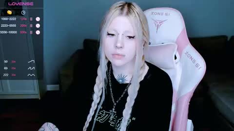 Snapshot of succubus_leslie chatting on October 2025 12:52:01 AM succubus_leslie online show from October 2025 12:52:01 AM