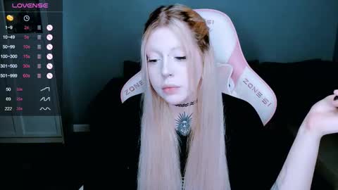 Snapshot of succubus_leslie chatting on October 2025 11:49:02 PM succubus_leslie online show from October 2025 11:49:02 PM