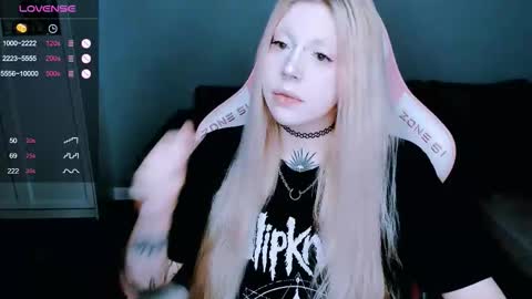 Snapshot of succubus_leslie chatting on October 2025 09:33:01 PM succubus_leslie online show from October 2025 09:33:01 PM