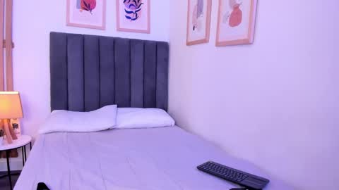 Luna  online show from September 2025 08:11:02 PM