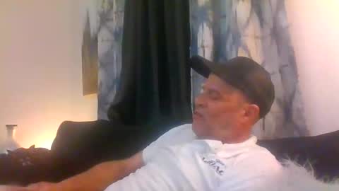 Snapshot of suckitu812 chatting on January 2026 03:42:02 AM SUCKITU812 online show from January 2026 03:42:02 AM