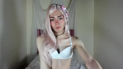 Snapshot of sue_krous chatting on April 2026 10:41:02 AM sue online show from April 2026 10:41:02 AM