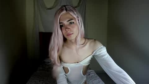 Snapshot of sue_krous chatting on May 2026 03:23:01 AM sue online show from May 2026 03:23:01 AM