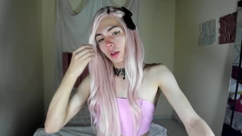 Snapshot of sue_krous chatting on May 2026 02:51:02 AM sue online show from May 2026 02:51:02 AM
