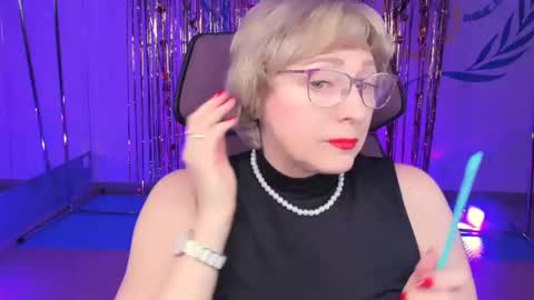 Vivien online show from February 2025 09:01:01 AM