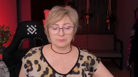 Vivien online show from March 2025 09:02:02 AM