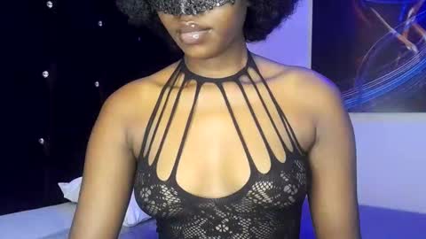 Snapshot of sultryaura chatting on November 2025 12:01:02 AM maskedtemptress online show from November 2025 12:01:02 AM