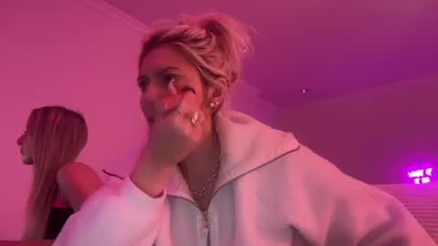 Snapshot of summerclarke2 chatting on September 2025 05:28:01 PM summerclarke2 online show from September 2025 05:28:01 PM