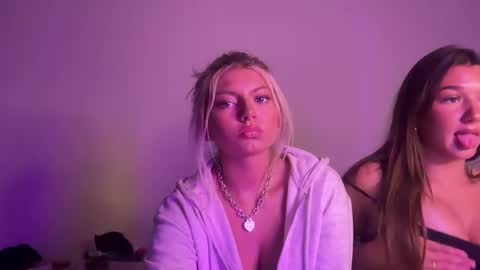 Snapshot of summerclarke2 chatting on October 2025 10:11:01 AM summerclarke2 online show from October 2025 10:11:01 AM