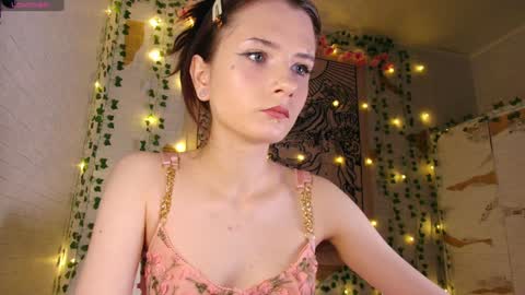 Snapshot of summerhazee chatting on December 2024 05:01:02 PM summerhazee online show from December 2024 05:01:02 PM