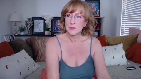 SummerKnightzzz online show from November 2025 01:32:02 PM