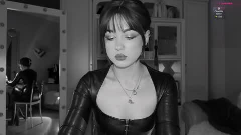 Miss Nelly online show from November 2025 09:58:01 PM