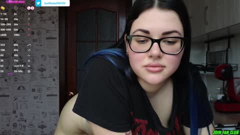 Snapshot of sunflower0907 chatting on January 2025 12:13:02 PM Tina. Im topless model online show from January 2025 12:13:02 PM