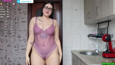 Snapshot of sunflower0907 chatting on January 2025 09:03:01 AM Tina. Im topless model online show from January 2025 09:03:01 AM