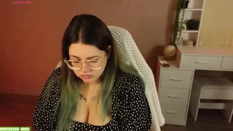 Snapshot of sunflower0907 chatting on November 2025 09:21:01 AM Tina. Im topless model online show from November 2025 09:21:01 AM