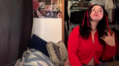 Snapshot of sunflowerxo chatting on December 2025 06:52:01 AM Sofie online show from December 2025 06:52:01 AM