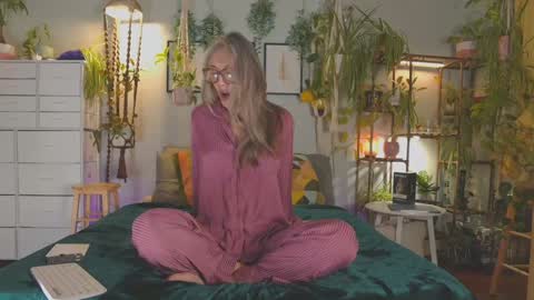 Hi Im Sunnie - Next show Friday August 1 online show from January 2026 04:49:01 AM