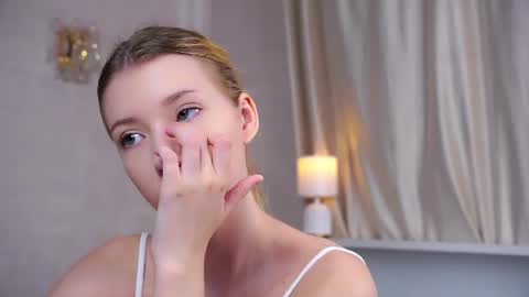 Snapshot of sunnmoonn chatting on July 2026 02:43:02 PM Lily online show from July 2026 02:43:02 PM
