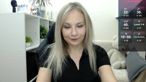 Naomi online show from November 2025 03:19:01 AM