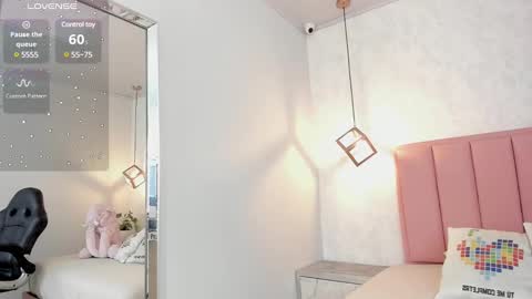 Snapshot of sunnycyrus chatting on February 2025 07:38:01 PM S U N N Y online show from February 2025 07:38:01 PM