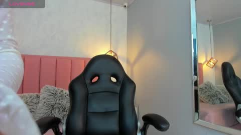 Snapshot of sunnycyrus chatting on October 2025 12:34:02 PM S U N N Y online show from October 2025 12:34:02 PM