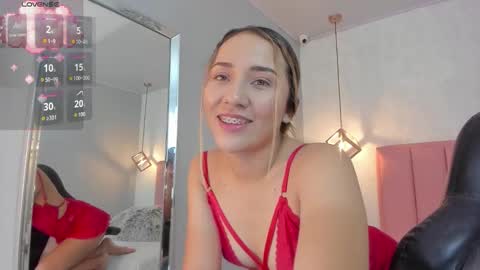 Snapshot of sunnycyrus chatting on October 2025 01:20:01 PM S U N N Y online show from October 2025 01:20:01 PM