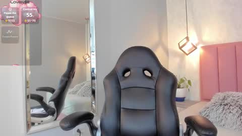 Snapshot of sunnycyrus chatting on October 2025 01:09:01 PM S U N N Y online show from October 2025 01:09:01 PM