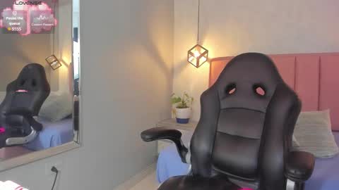 Snapshot of sunnycyrus chatting on October 2025 12:28:02 PM S U N N Y online show from October 2025 12:28:02 PM