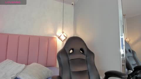 Snapshot of sunnycyrus chatting on October 2025 12:50:02 PM S U N N Y online show from October 2025 12:50:02 PM