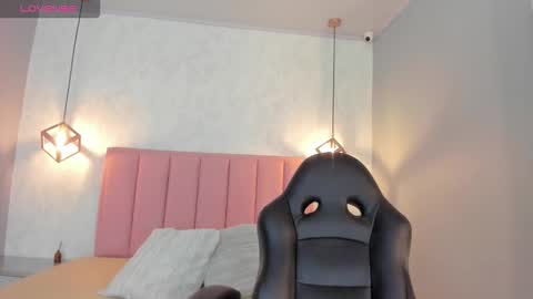 Snapshot of sunnycyrus chatting on October 2025 12:31:01 PM S U N N Y online show from October 2025 12:31:01 PM