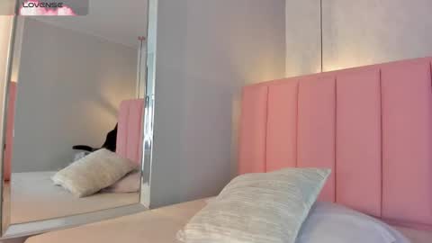 Snapshot of sunnycyrus chatting on October 2025 01:47:02 PM S U N N Y online show from October 2025 01:47:02 PM