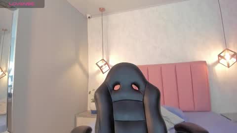 Snapshot of sunnycyrus chatting on November 2025 12:27:02 PM S U N N Y online show from November 2025 12:27:02 PM