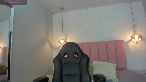 Snapshot of sunnycyrus chatting on November 2025 12:37:02 PM S U N N Y online show from November 2025 12:37:02 PM