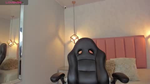  S U N N Y online show from February 2026 12:42:02 PM