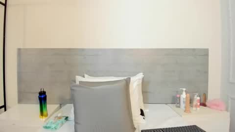 sunnywhitee online show from January 2026 07:17:01 PM