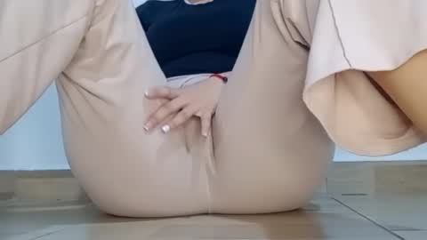 Annie online show from November 2025 04:51:01 PM