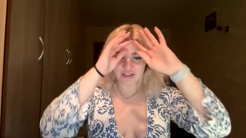 Snapshot of sunshinyflash chatting on November 2025 05:13:02 PM sunshinyflash online show from November 2025 05:13:02 PM