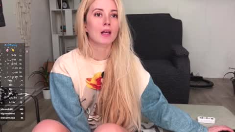 Snapshot of super_peach_stream chatting on January 2025 08:19:02 PM ANNApvt open full info in bio online show from January 2025 08:19:02 PM