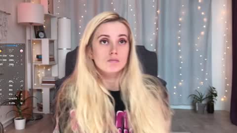 Snapshot of super_peach_stream chatting on January 2025 01:44:02 PM ANNApvt open full info in bio online show from January 2025 01:44:02 PM