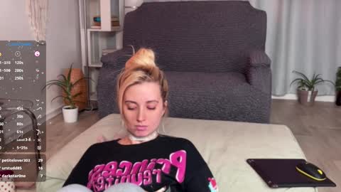 Snapshot of super_peach_stream chatting on January 2025 05:28:02 PM ANNApvt open full info in bio online show from January 2025 05:28:02 PM