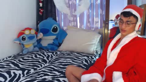 Snapshot of superasian143xx chatting on December 2024 02:28:01 AM GAY online show from December 2024 02:28:01 AM